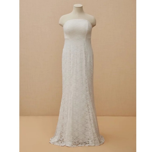 TORRID NWT WHITE LACE STRAPLESS FIT & FLARE WEDDING DRESS - Picture 4 of 6